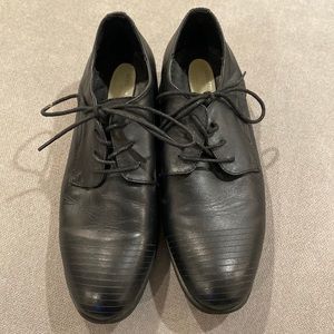 Kenneth Cole boys dress shoe. Worn twice!